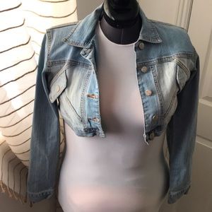 Cropped, light blue, long sleeved denim jacket